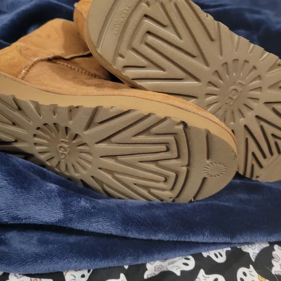 UGG Classic Chestnut Sheepskin Boots Size 10 - Picture 8 of 10